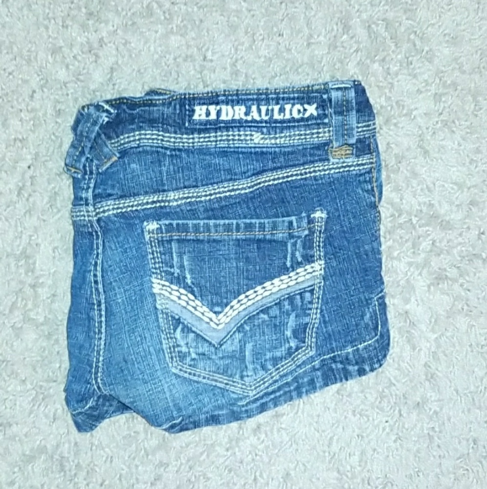 Hydraulic shorts